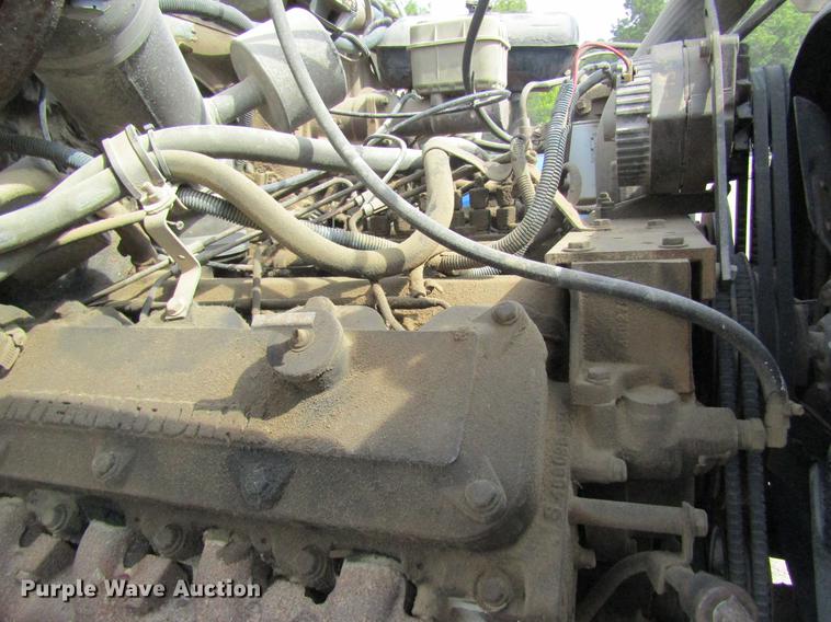 image for item DE5129 1985 International 1754 tank truck