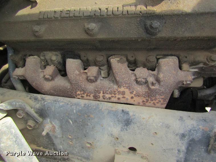 image for item DE5129 1985 International 1754 tank truck