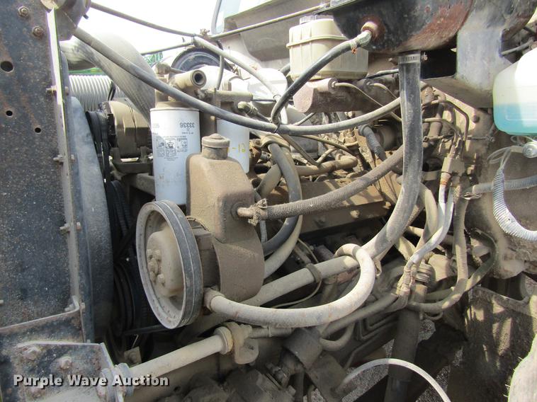 image for item DE5129 1985 International 1754 tank truck