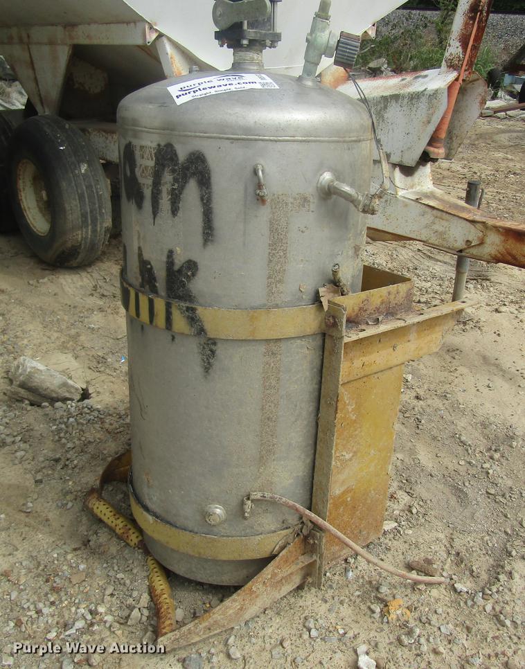 image for item DE5132 Agco spray foam tank