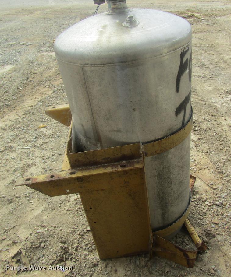 image for item DE5132 Agco spray foam tank