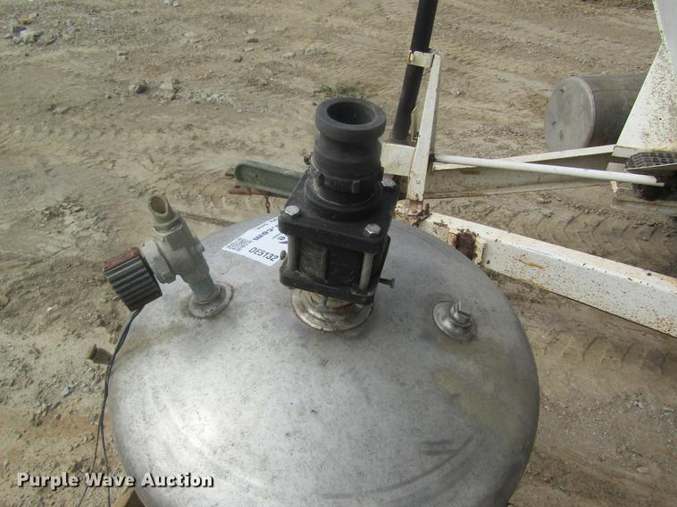 image for item DE5132 Agco spray foam tank