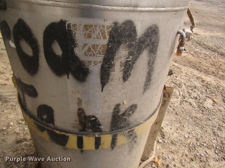 image for item DE5132 Agco spray foam tank