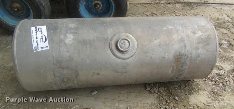 image for item DE5134 Freightliner fuel tank