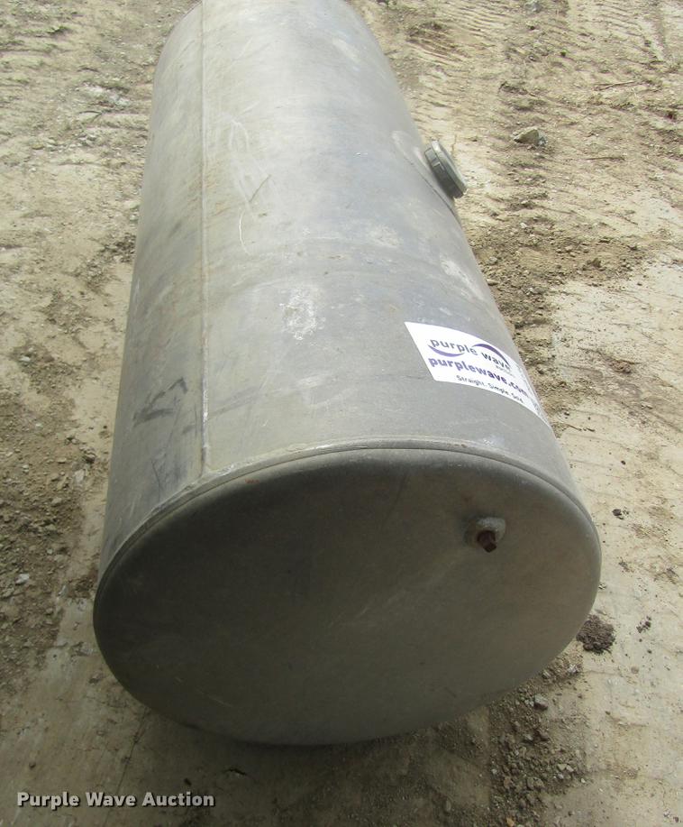 image for item DE5134 Freightliner fuel tank
