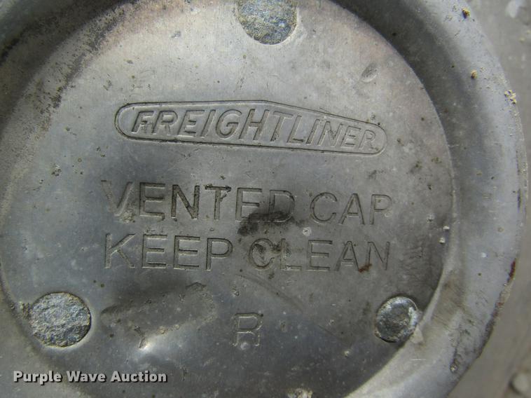 image for item DE5134 Freightliner fuel tank