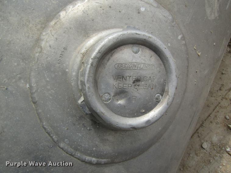 image for item DE5134 Freightliner fuel tank