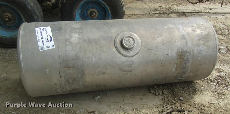 image for item DE5134 Freightliner fuel tank