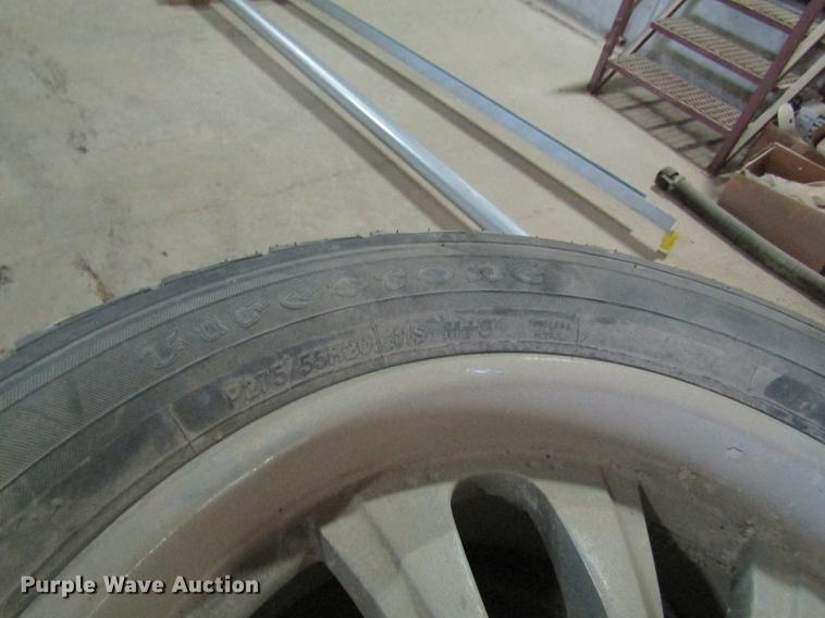 image for item DE5137 (4) Firestone 275/55R20 tires