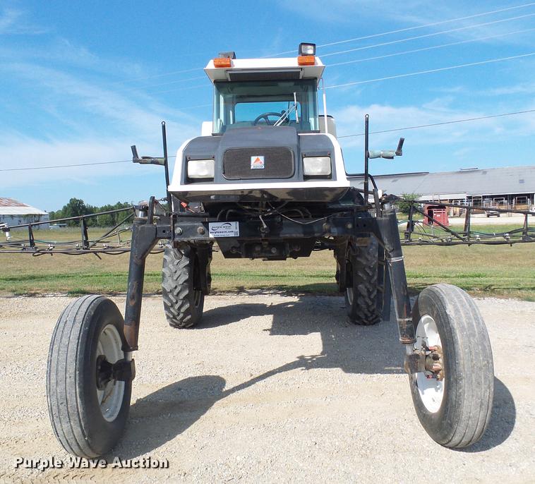 image for item DE5156 2001 SpraCoupe 4640 sprayer