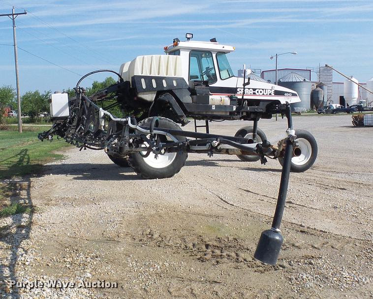 image for item DE5156 2001 SpraCoupe 4640 sprayer
