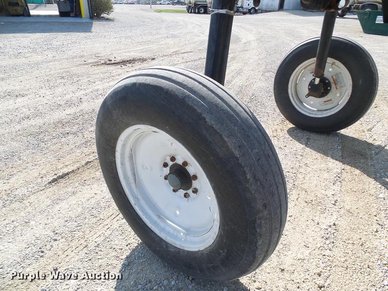 image for item DE5156 2001 SpraCoupe 4640 sprayer