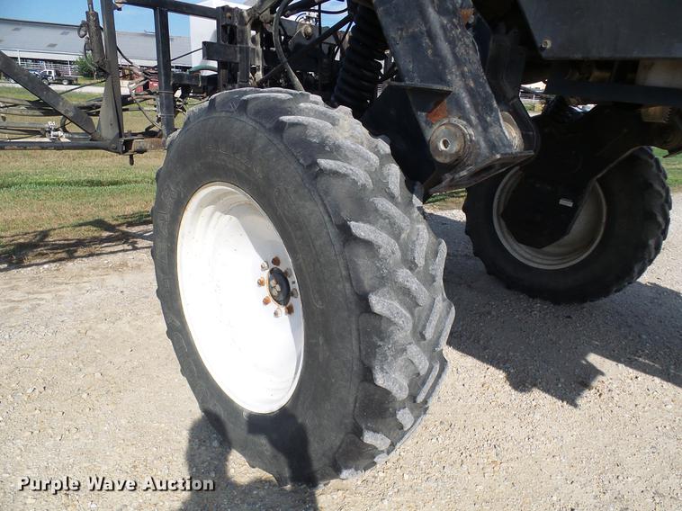 image for item DE5156 2001 SpraCoupe 4640 sprayer