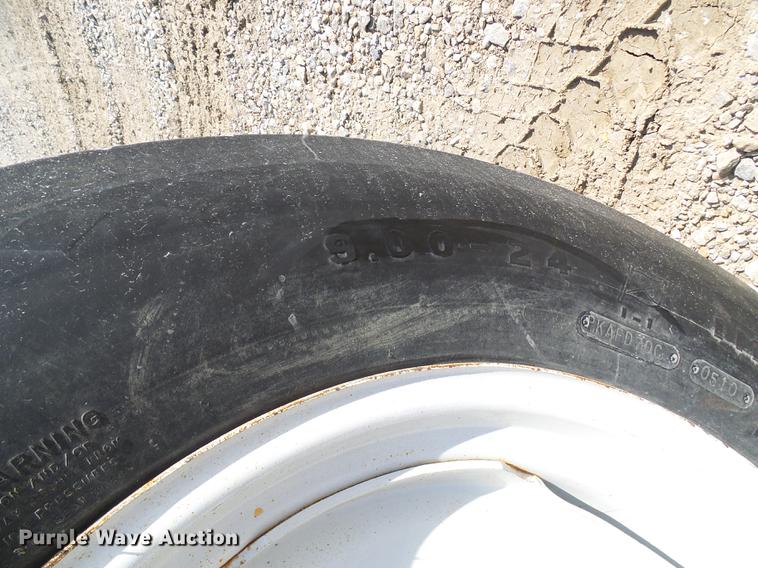 image for item DE5156 2001 SpraCoupe 4640 sprayer