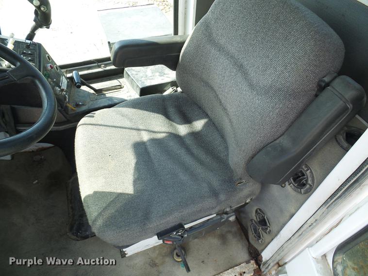 image for item DE5156 2001 SpraCoupe 4640 sprayer