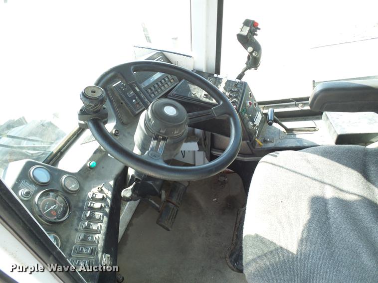 image for item DE5156 2001 SpraCoupe 4640 sprayer