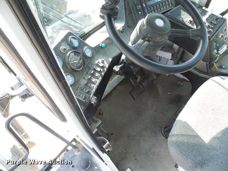 image for item DE5156 2001 SpraCoupe 4640 sprayer