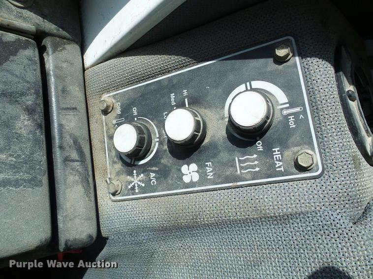 image for item DE5156 2001 SpraCoupe 4640 sprayer