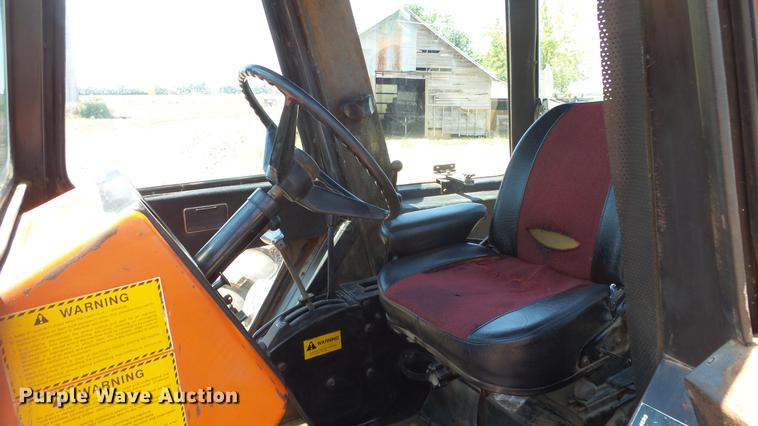 image for item DE7226 1979 Allis Chalmers 7060 tractor