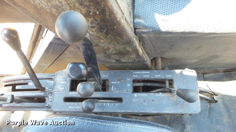 image for item DE7226 1979 Allis Chalmers 7060 tractor