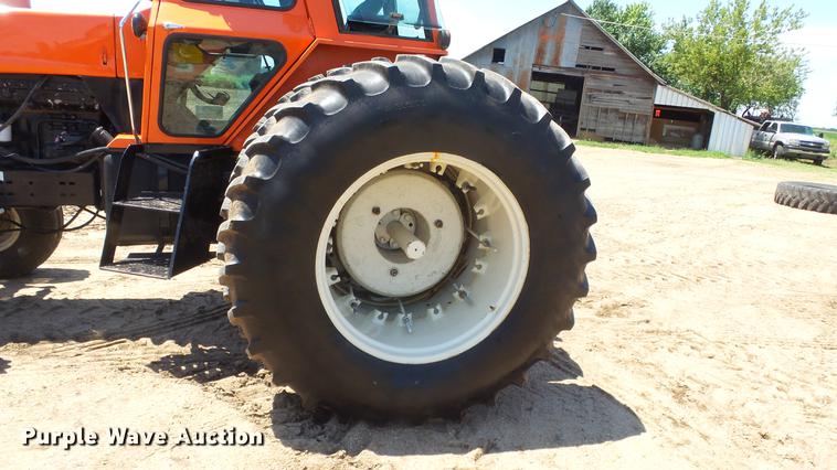 image for item DE7226 1979 Allis Chalmers 7060 tractor