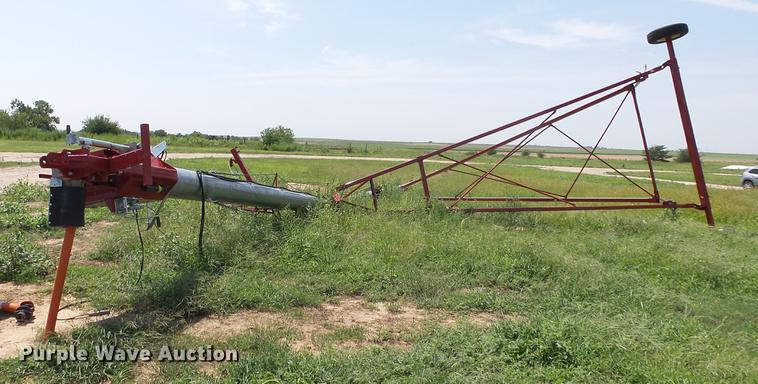 image for item DF4303 2014 Hutchinson swing-out auger