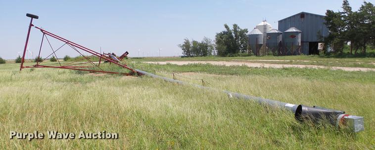 image for item DF4303 2014 Hutchinson swing-out auger