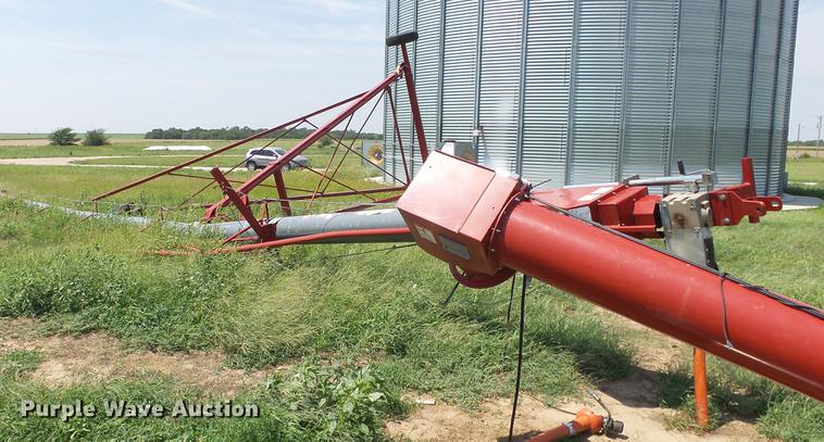image for item DF4303 2014 Hutchinson swing-out auger
