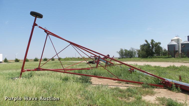 image for item DF4303 2014 Hutchinson swing-out auger