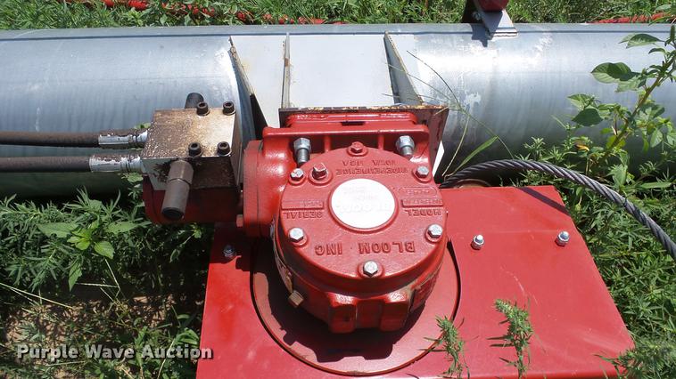 image for item DF4303 2014 Hutchinson swing-out auger