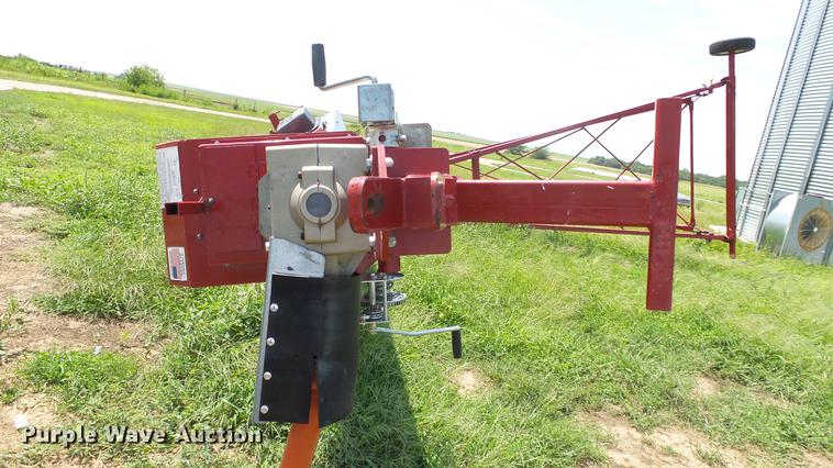 image for item DF4303 2014 Hutchinson swing-out auger