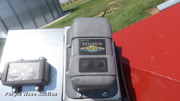 image for item DF4303 2014 Hutchinson swing-out auger