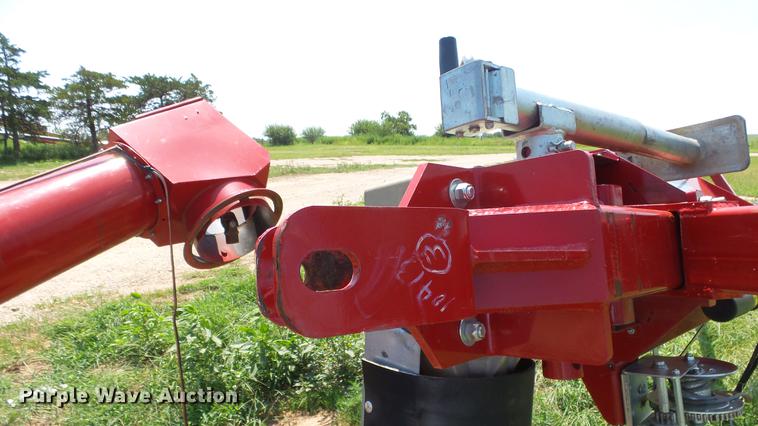 image for item DF4303 2014 Hutchinson swing-out auger