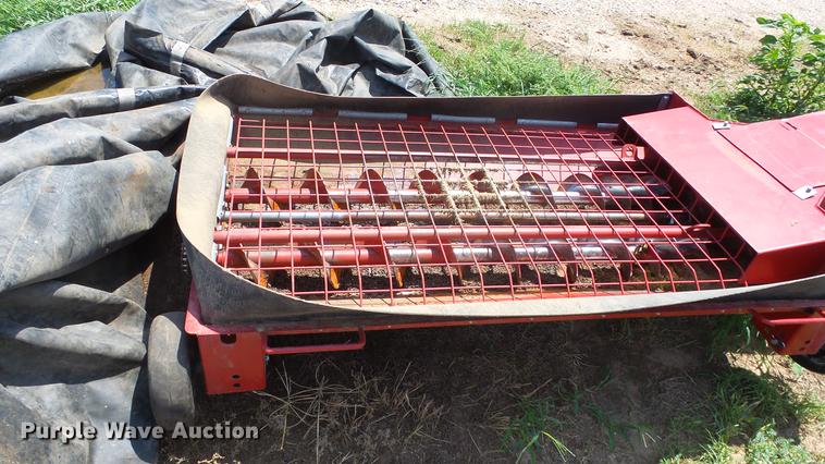 image for item DF4303 2014 Hutchinson swing-out auger