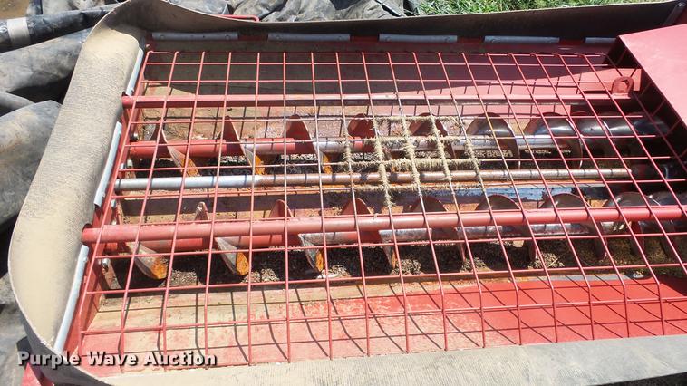 image for item DF4303 2014 Hutchinson swing-out auger