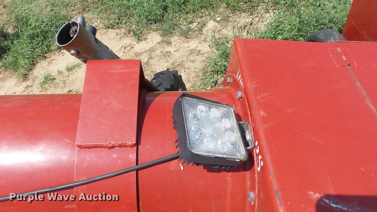 image for item DF4303 2014 Hutchinson swing-out auger