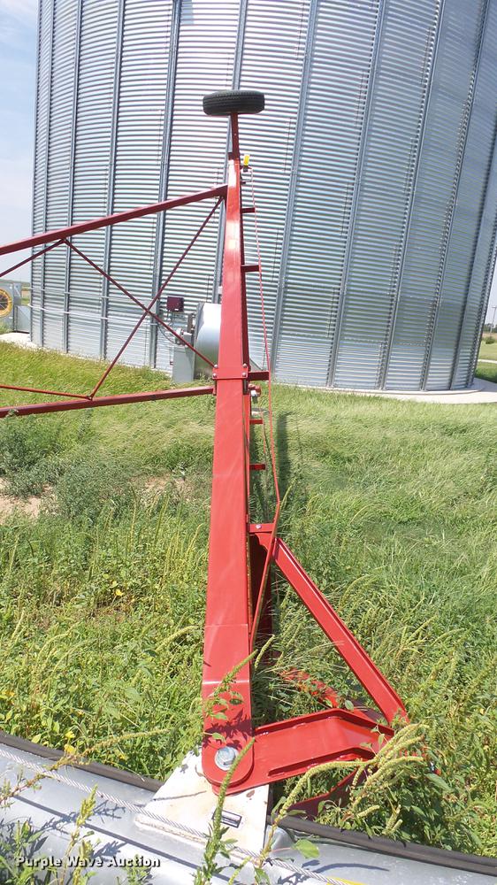 image for item DF4303 2014 Hutchinson swing-out auger