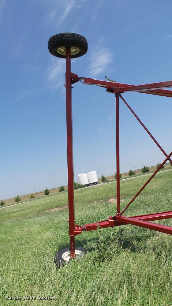 image for item DF4303 2014 Hutchinson swing-out auger