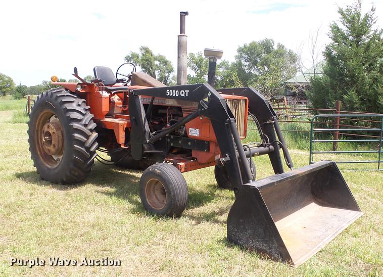 image for item DF4304 Allis Chalmers 200 tractor