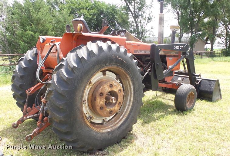 image for item DF4304 Allis Chalmers 200 tractor