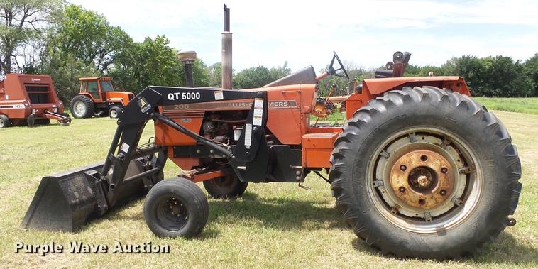 image for item DF4304 Allis Chalmers 200 tractor