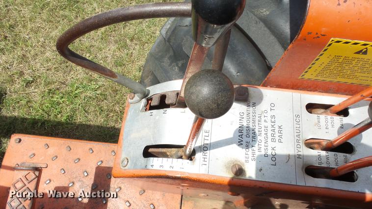 image for item DF4304 Allis Chalmers 200 tractor