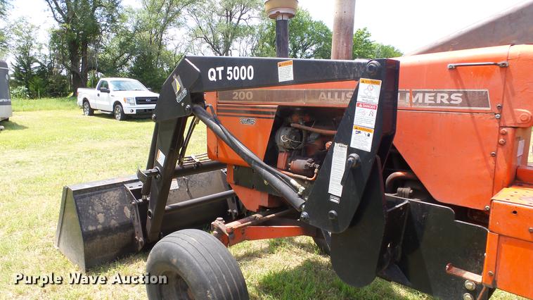 image for item DF4304 Allis Chalmers 200 tractor