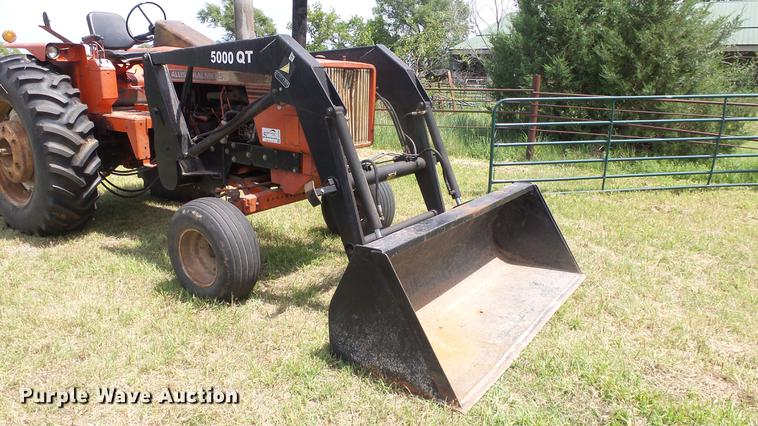 image for item DF4304 Allis Chalmers 200 tractor
