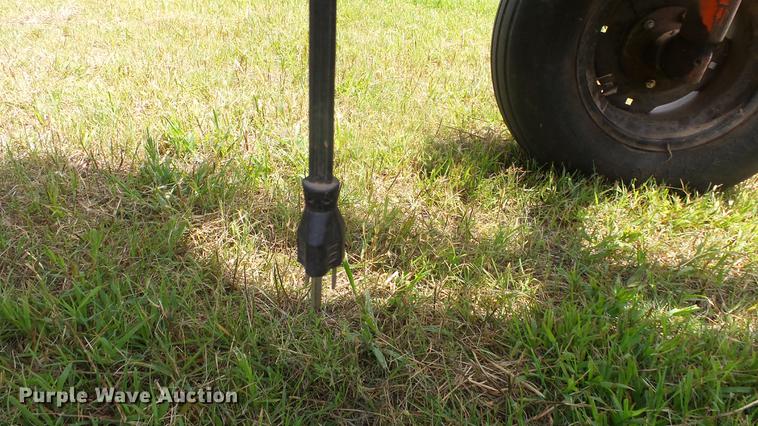 image for item DF4304 Allis Chalmers 200 tractor