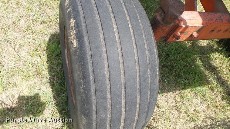 image for item DF4304 Allis Chalmers 200 tractor