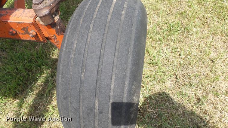 image for item DF4304 Allis Chalmers 200 tractor