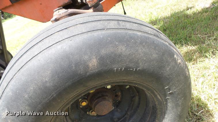 image for item DF4304 Allis Chalmers 200 tractor