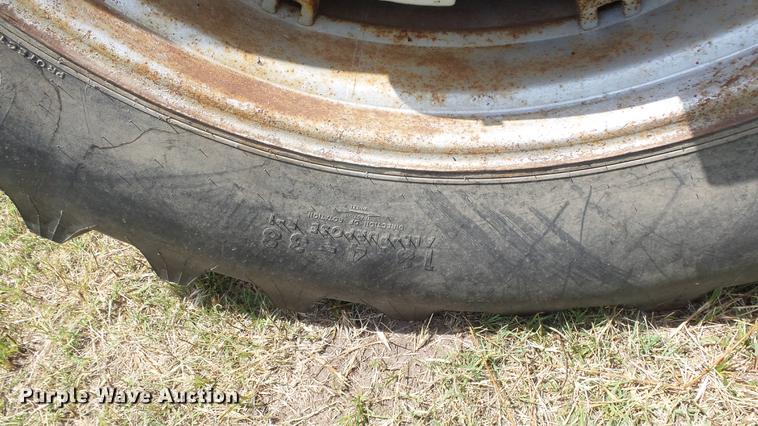 image for item DF4304 Allis Chalmers 200 tractor