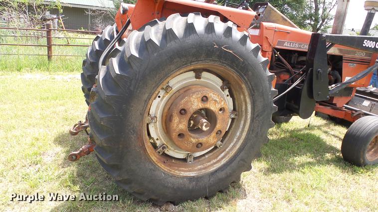 image for item DF4304 Allis Chalmers 200 tractor